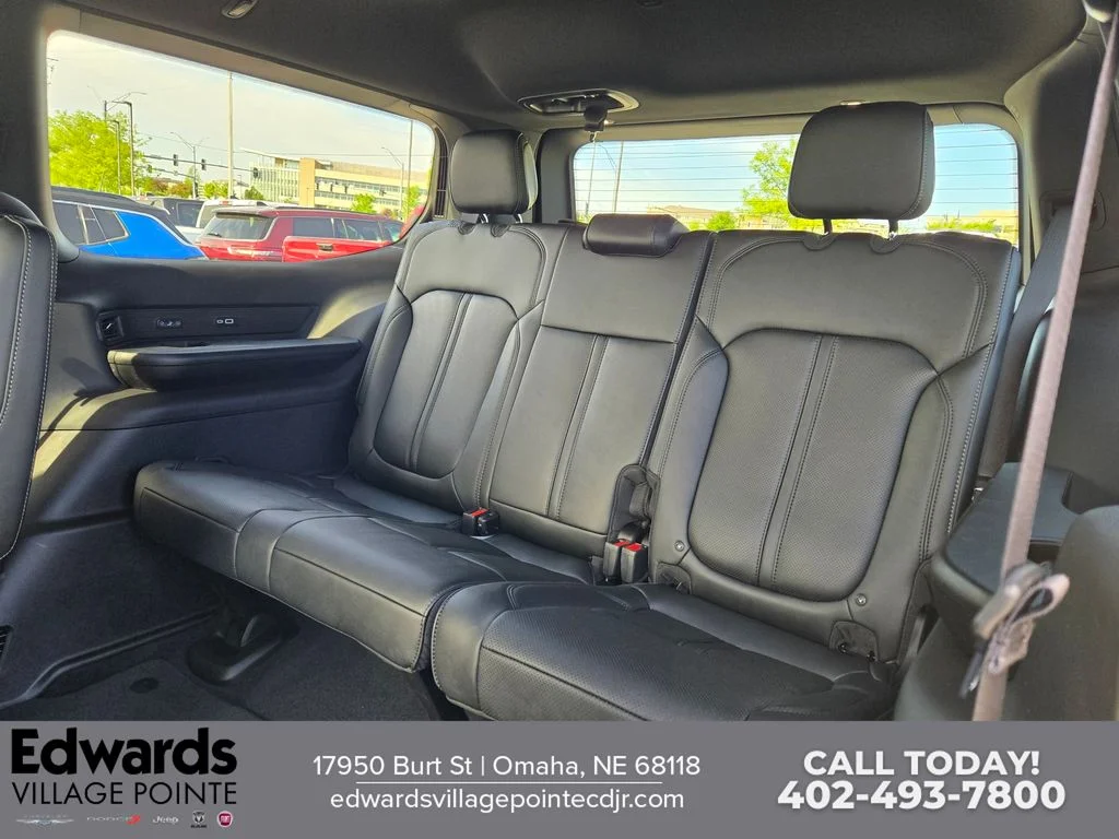 New 2026 Bright White Clear-Coat Exterior Paint Jeep Limited Altitude image 28