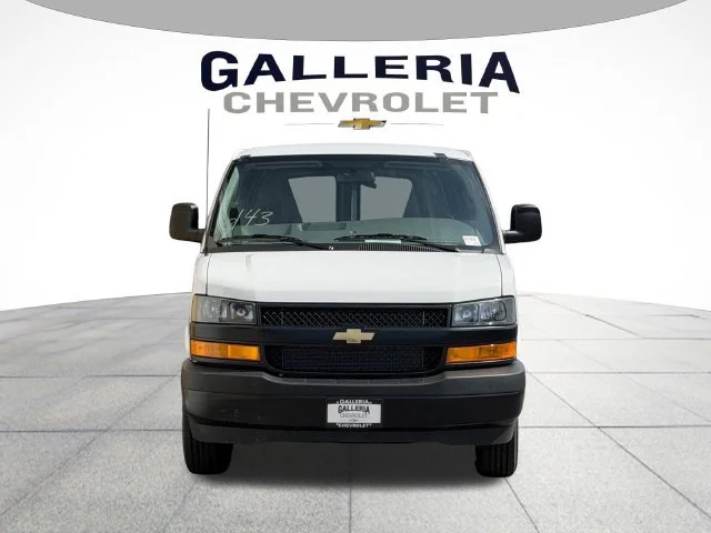 New 2026 Summit White Chevrolet WT image 3