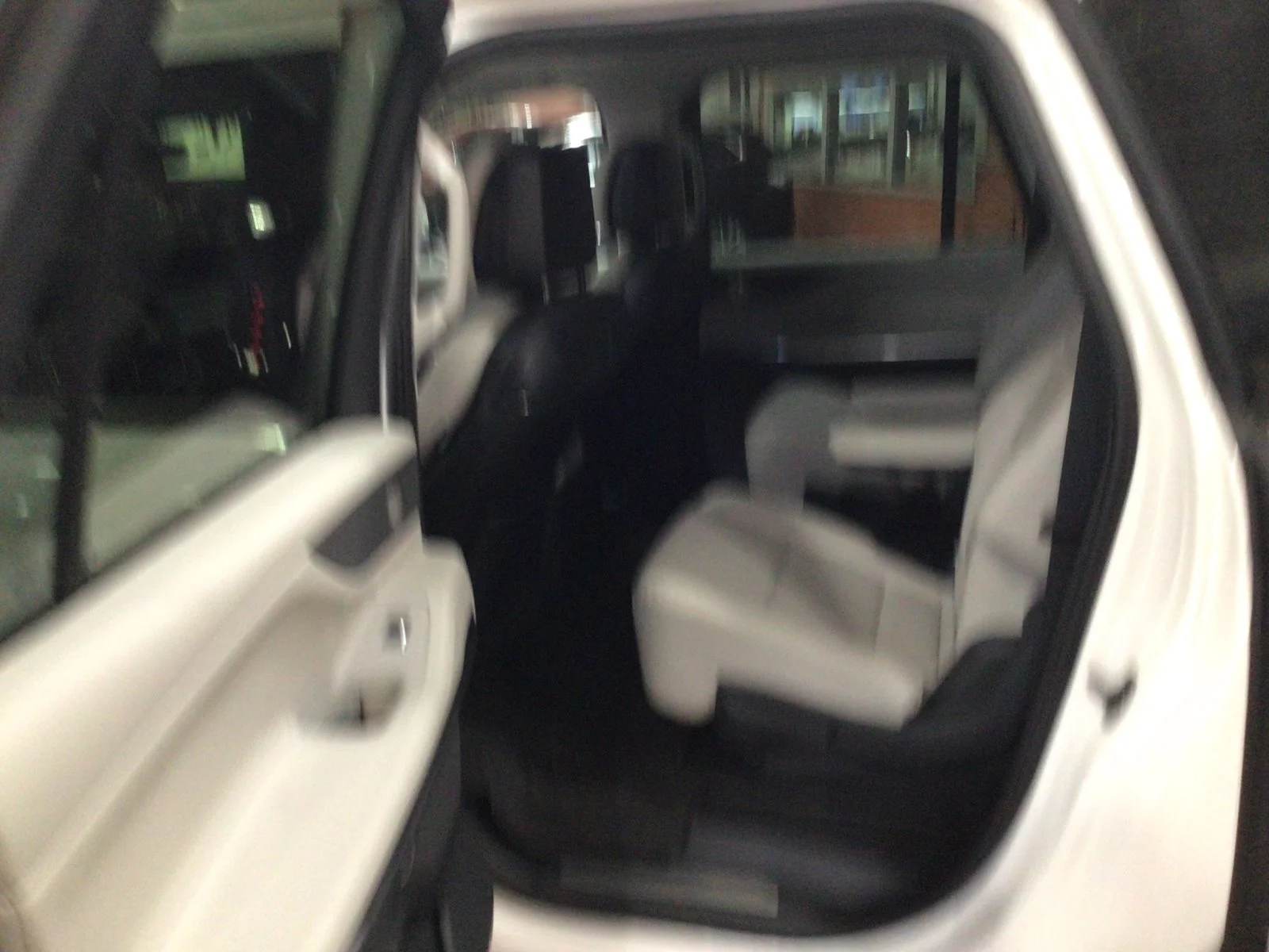 Used 2026 White Lincoln Reserve image 3