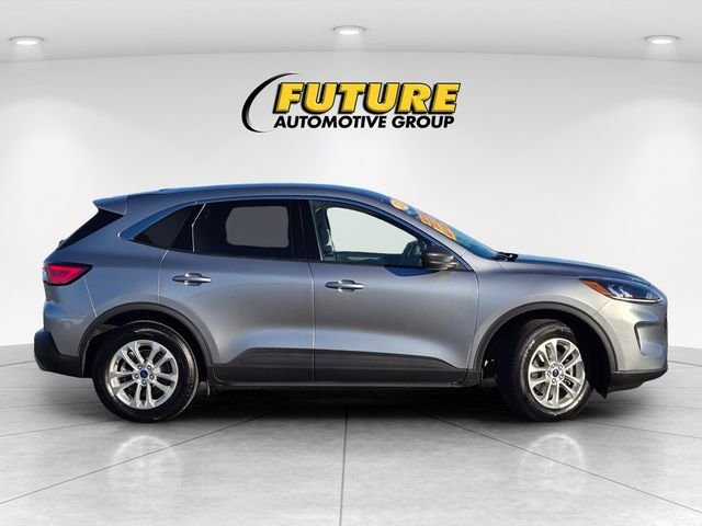 Used 2022 Silver Ford SE image 3