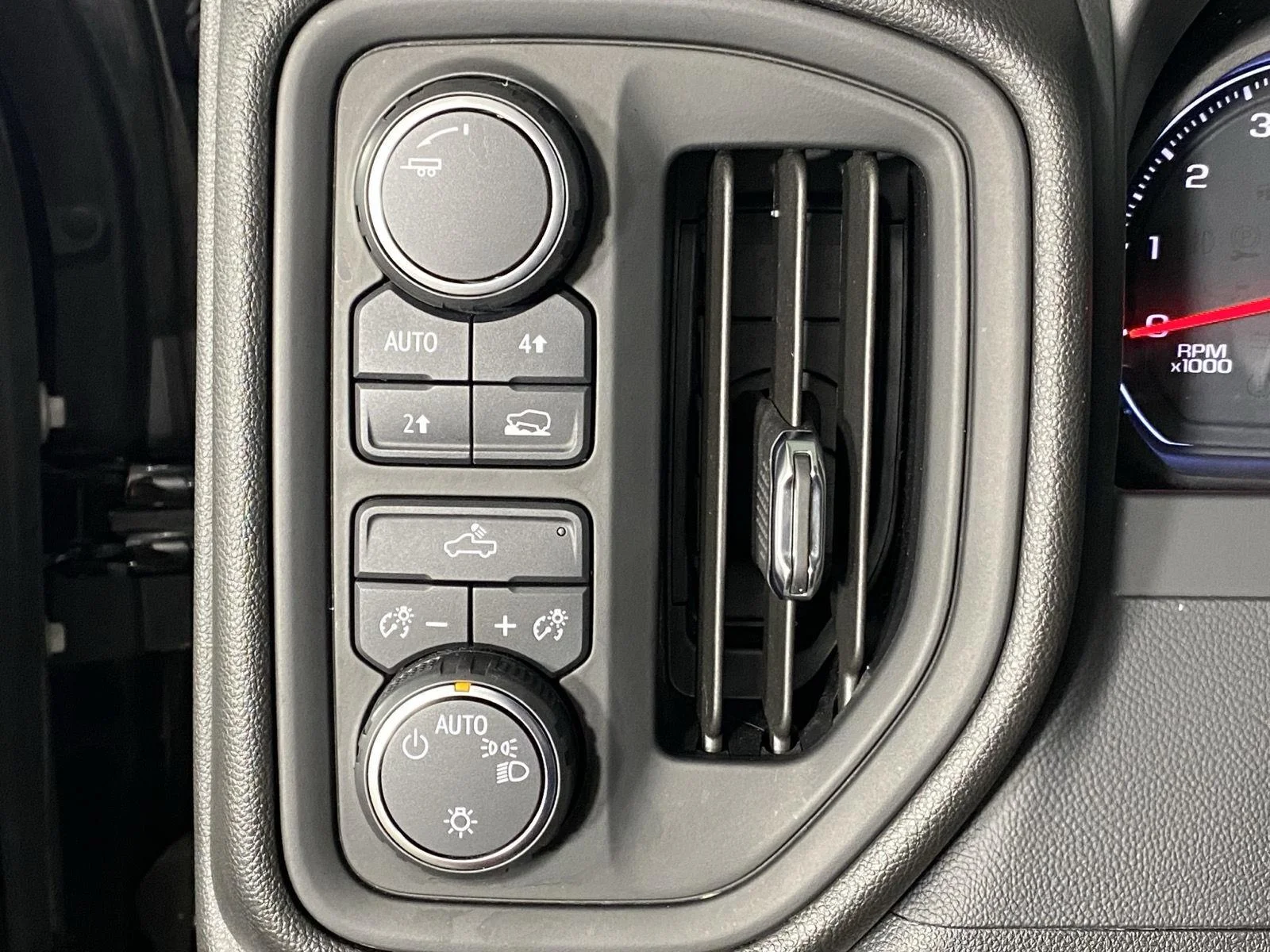 Used 2019 Black Chevrolet Custom image 15