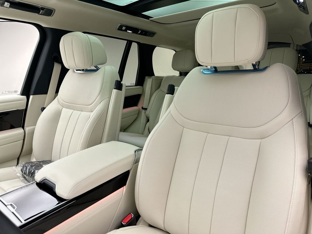New 2026 Fuji White Land Rover SE image 22