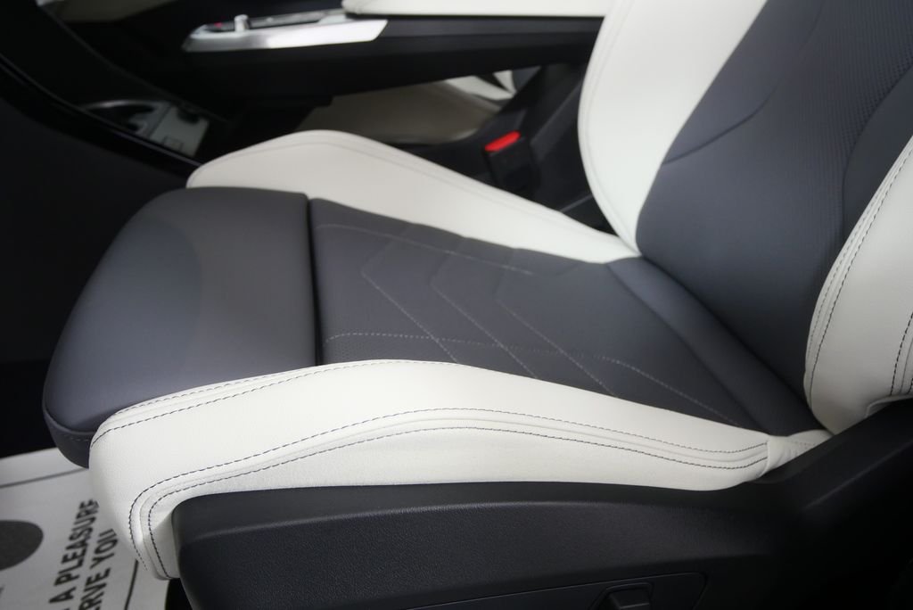 New 2026 Black Sapphire Metallic BMW xDrive28i image 9