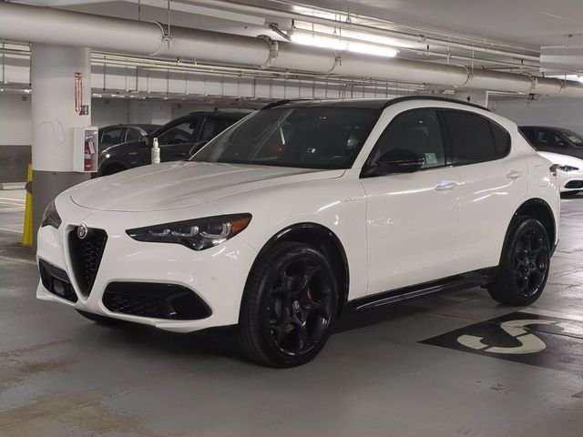 New 2026 Milano White Exterior Paint Alfa Romeo Veloce image 3