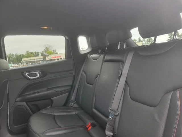 Used 2024 Red Hot Pearlcoat Jeep Trailhawk image 31