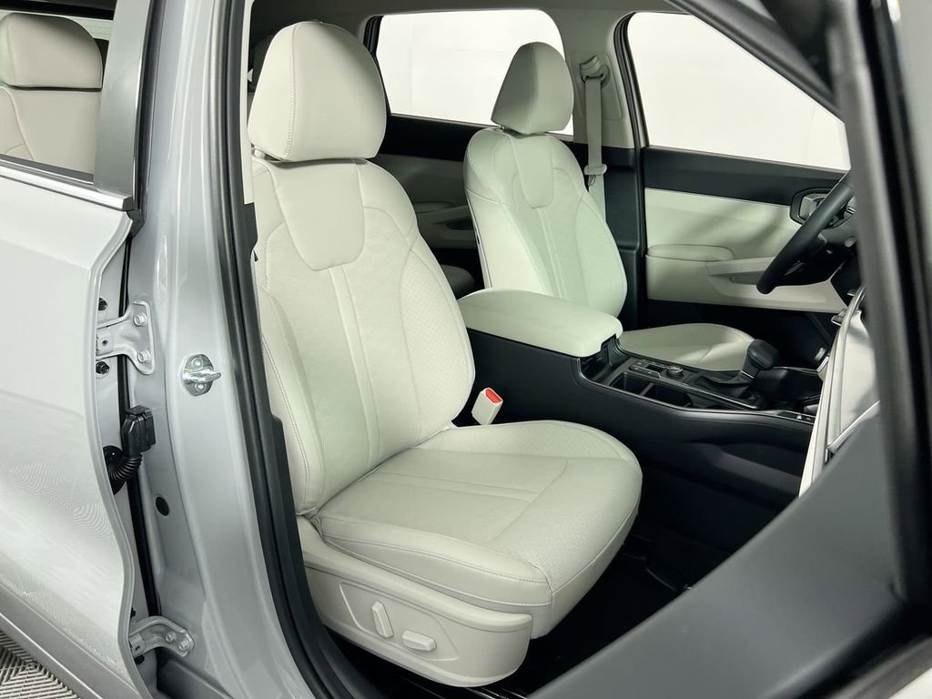 New 2026 Wolf Gray Kia EX image 26