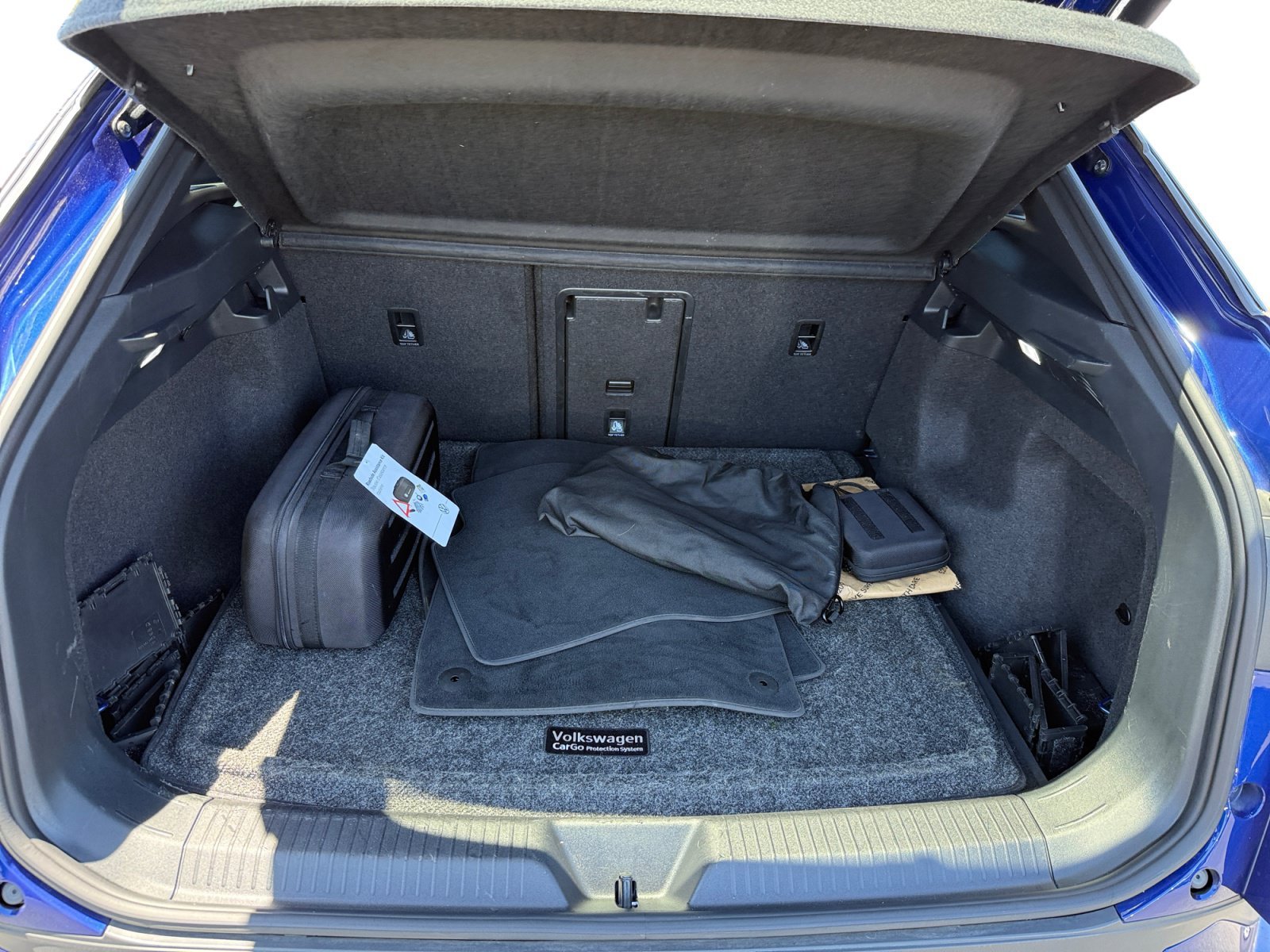 Certified Used 2022 Blue Metallic Volkswagen Pro S image 17