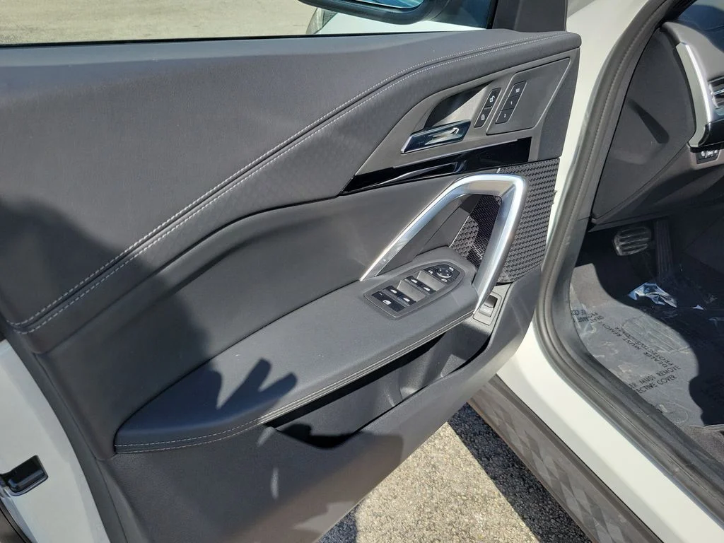 Used 2026 White BMW xDrive28i image 25