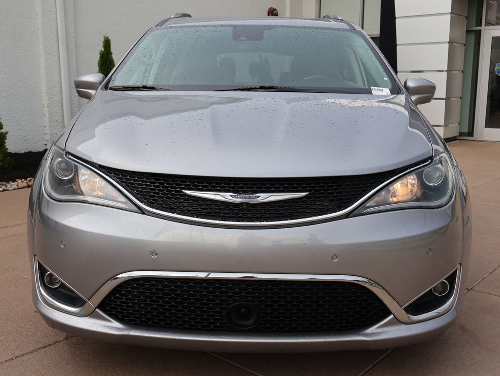 Used 2020 Chrysler Pacifica Touring L Plus with VIN 2C4RC1EG8LR183216 for sale in Kansas City