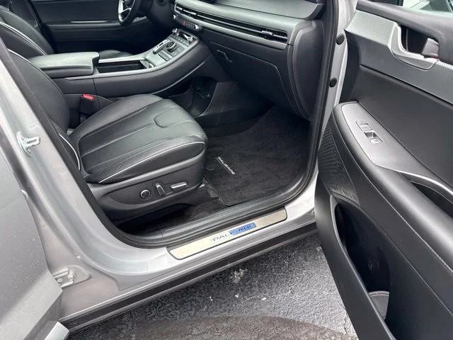 Used 2025 Silver Hyundai SEL Premium image 11