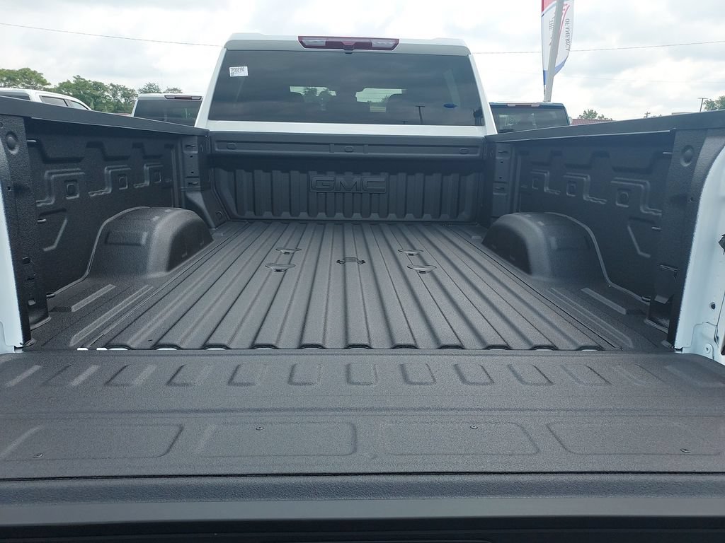 New 2026 Summit White GMC SLE image 9