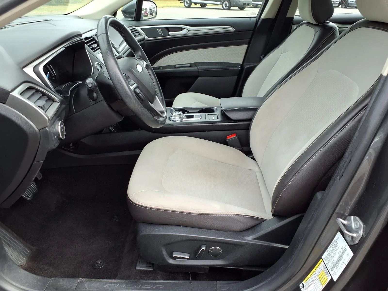 Used 2020 Magnetic Metallic Ford SE image 20