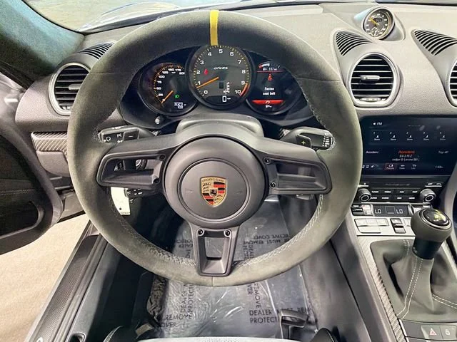 2025 Porsche 718 GT4 RS - Photo 34