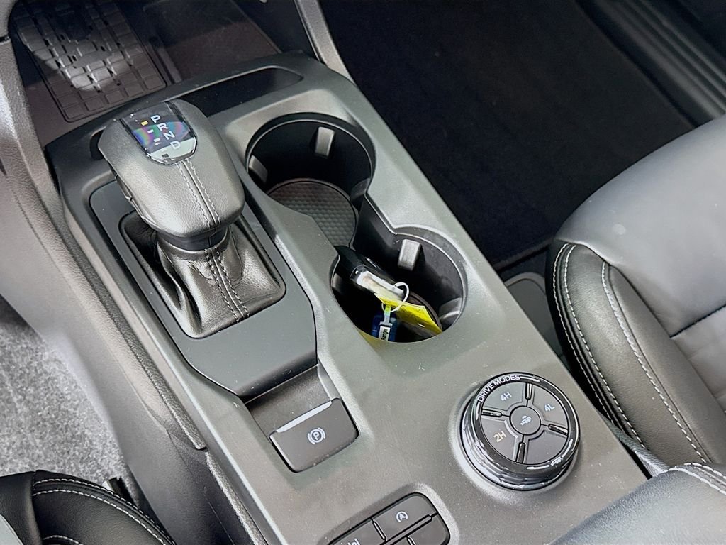 Used 2024  Ford LARIAT image 21