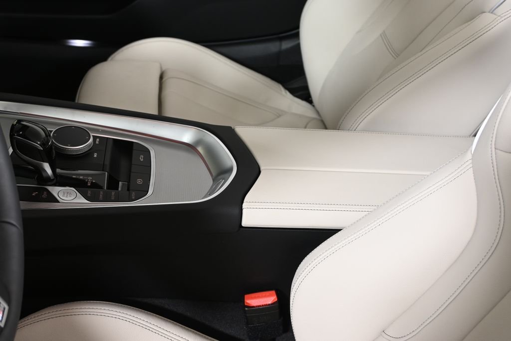 New 2026 Black Sapphire Metallic BMW sDrive30i image 32