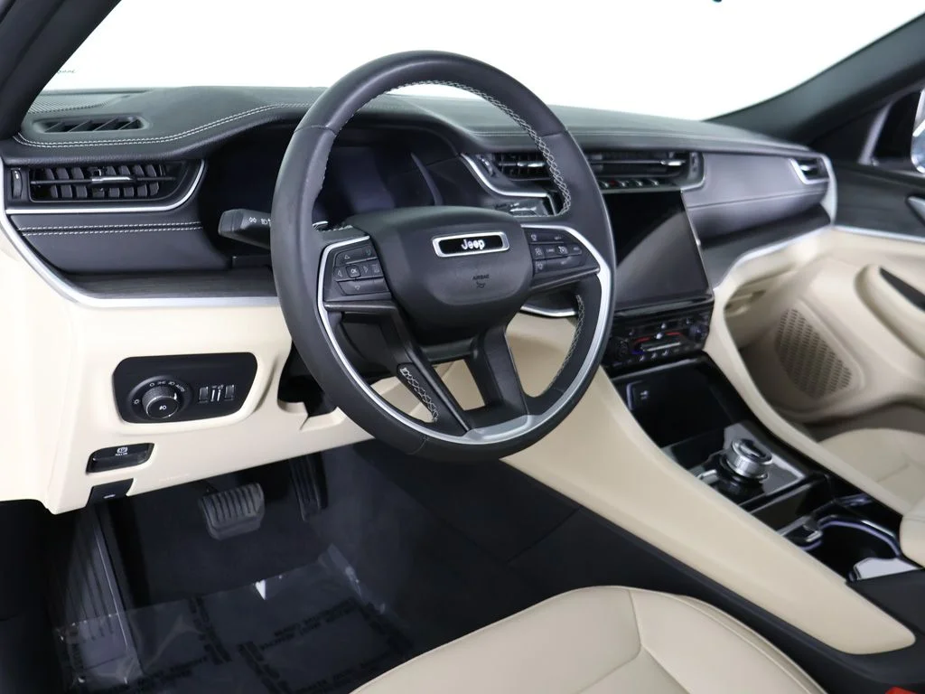 Used 2023 Silver Jeep Limited image 30