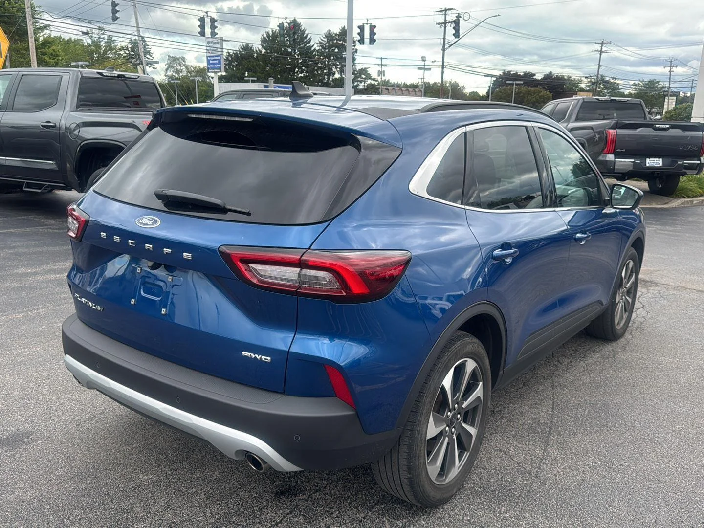 Used 2023 Atlas Blue Ford Platinum image 6