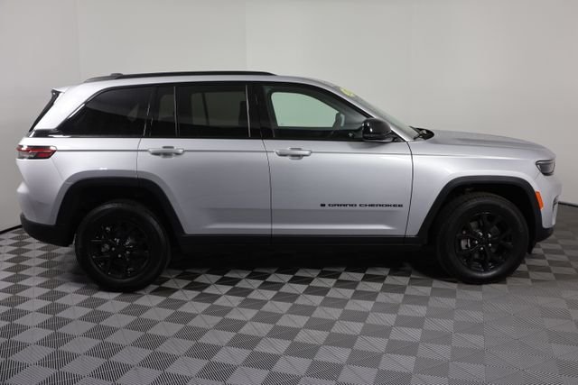 2025 Jeep Grand Cherokee Altitude - Photo 9