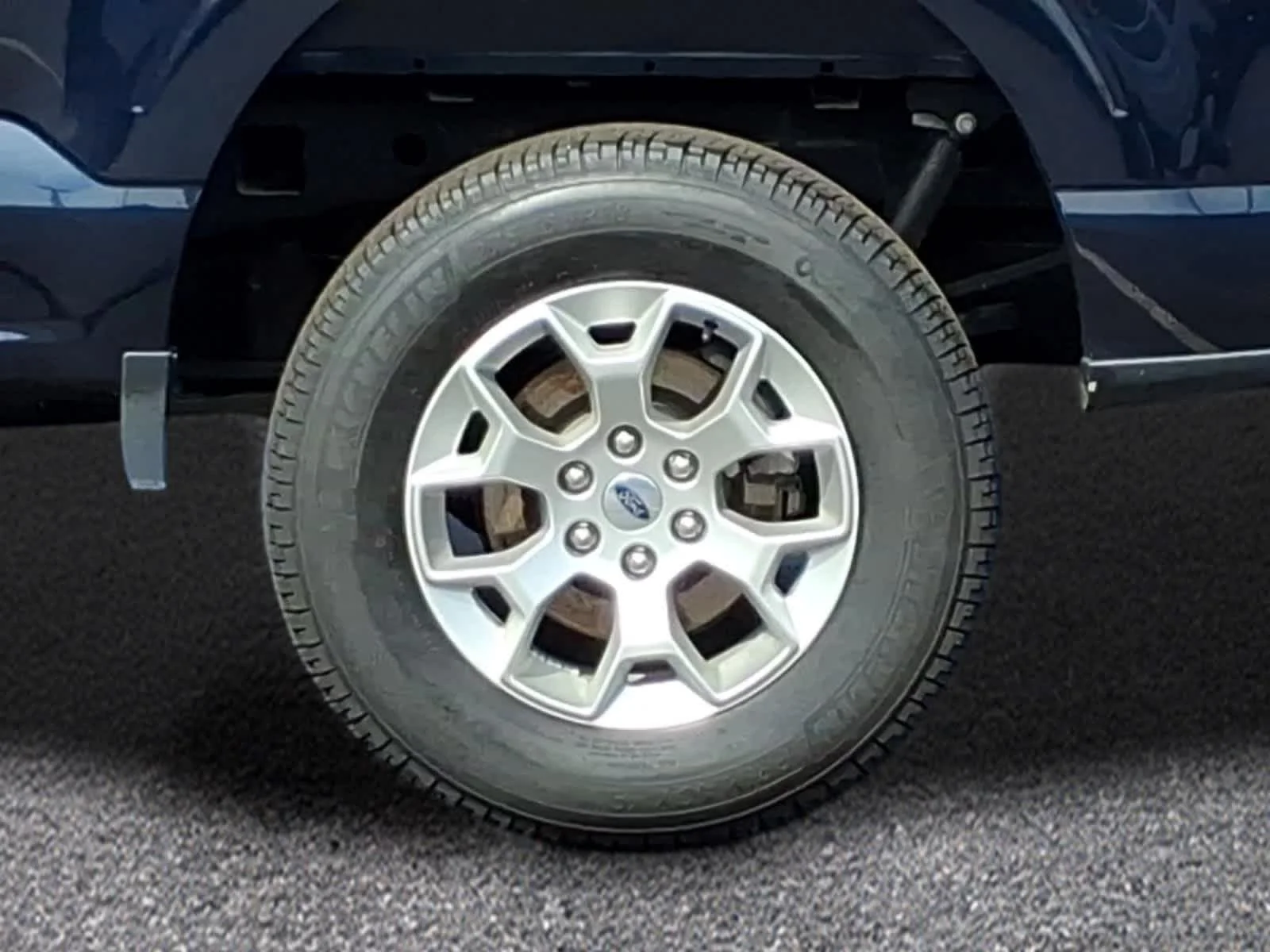 Used 2023 Antimatter Blue Ford XLT image 3