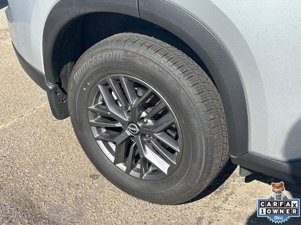 Used 2025 Silver Nissan S image 16