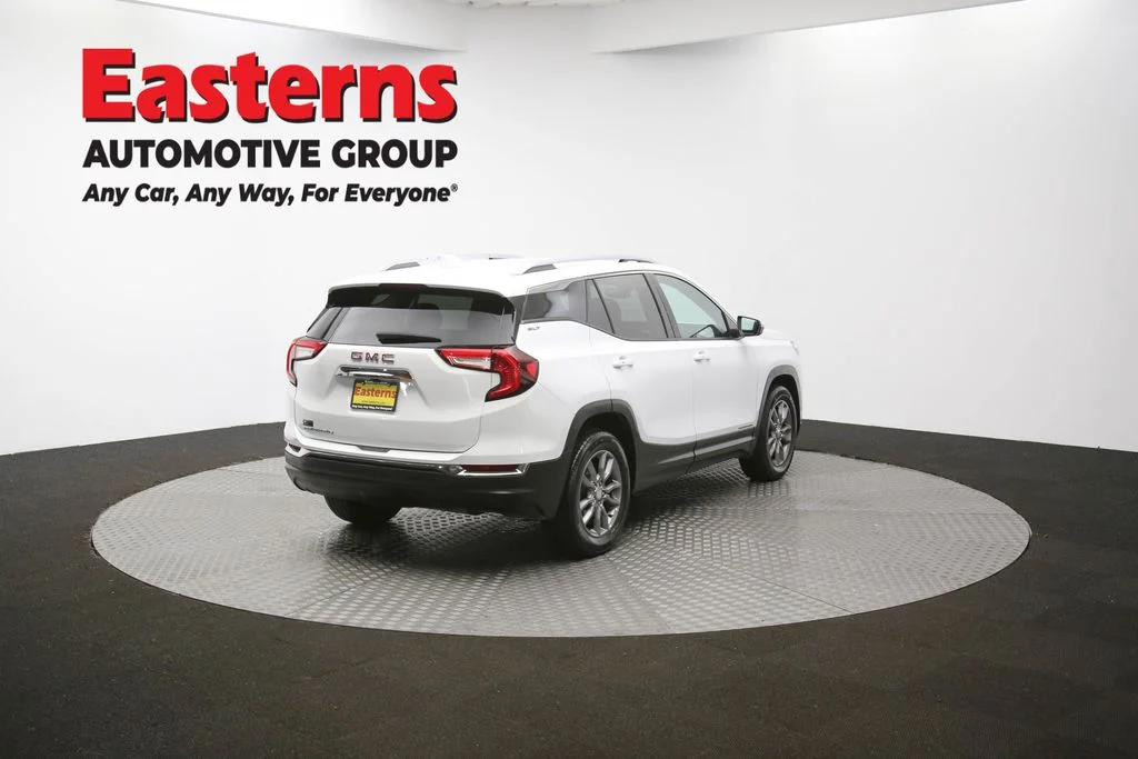 Used 2024 White GMC SLT image 39