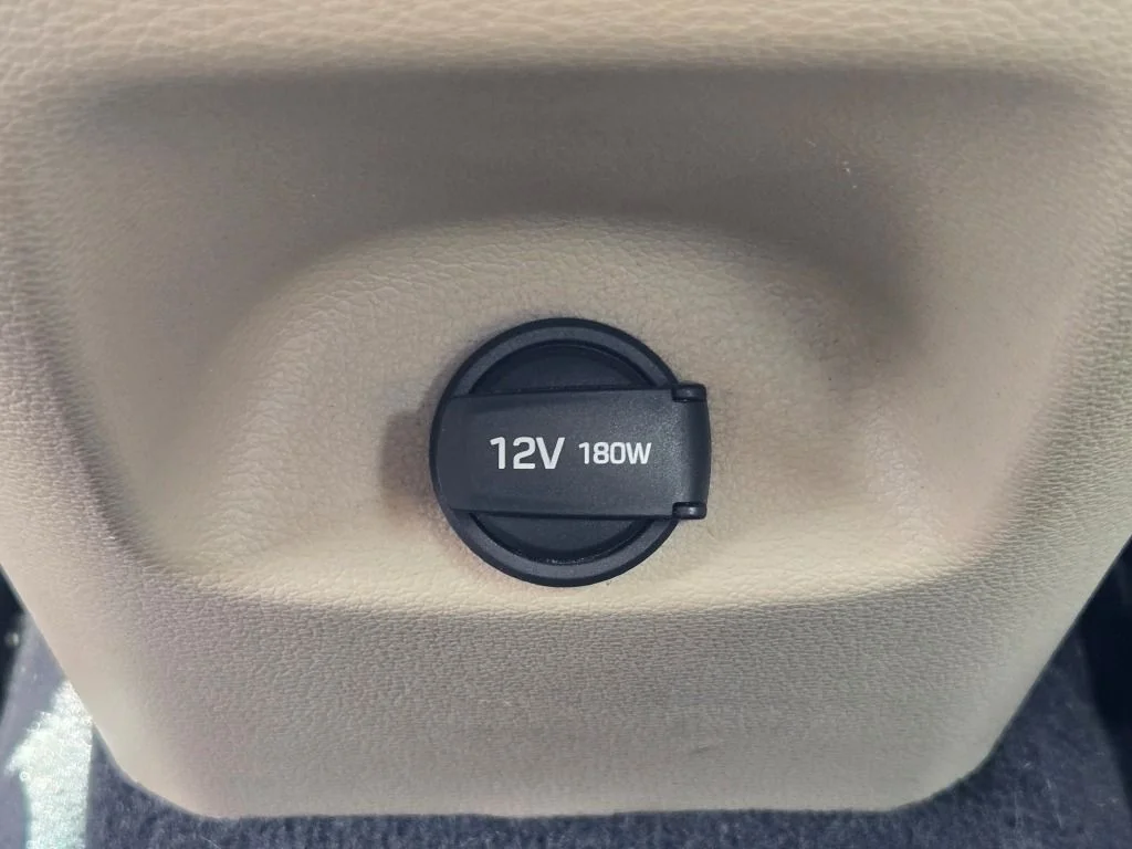 Used 2017 Black Hyundai SE image 15
