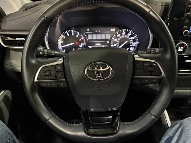 Used 2021 Celestial Silver Metallic Toyota XLE image 17