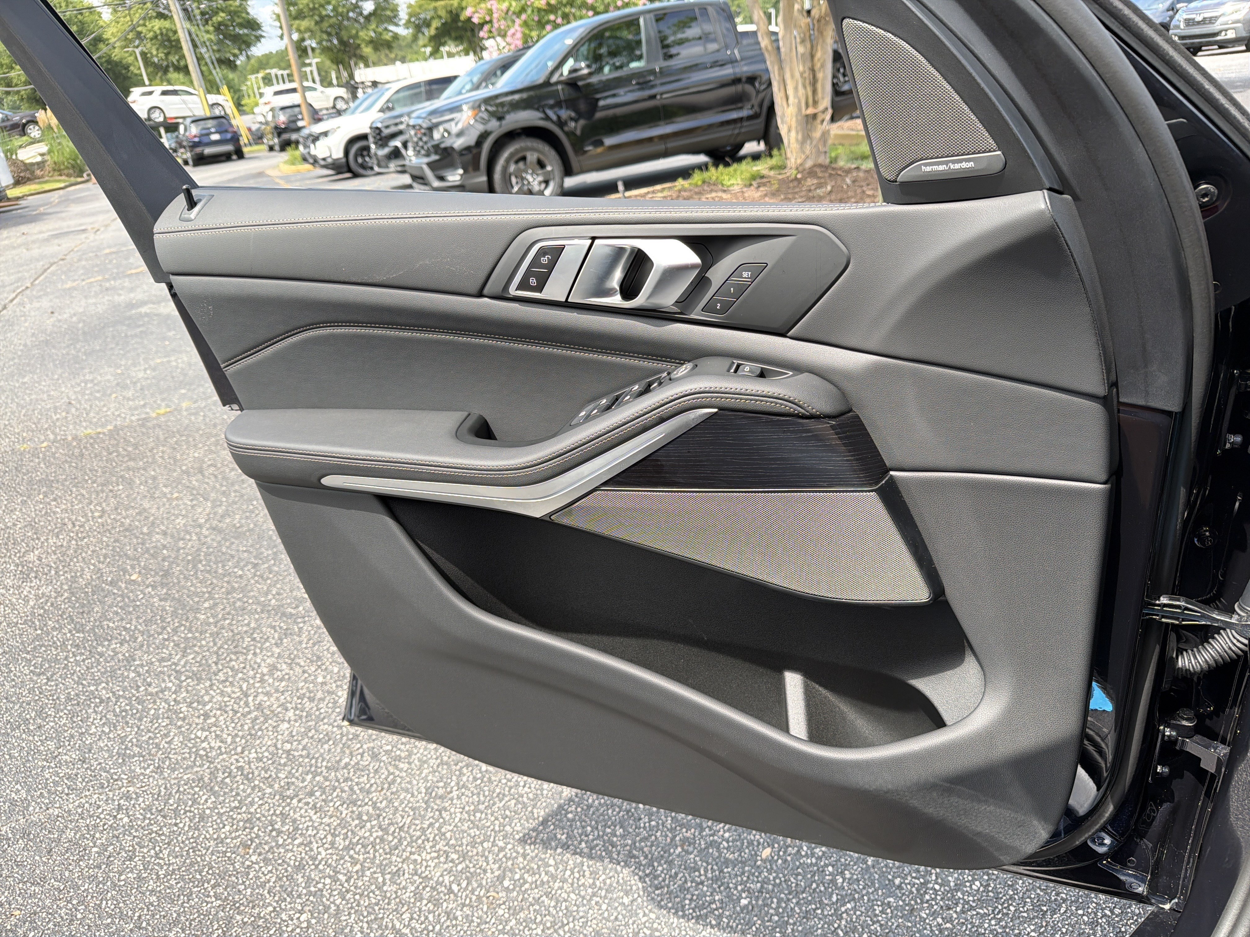 New 2026 Carbon Black Metallic BMW sDrive40i image 15