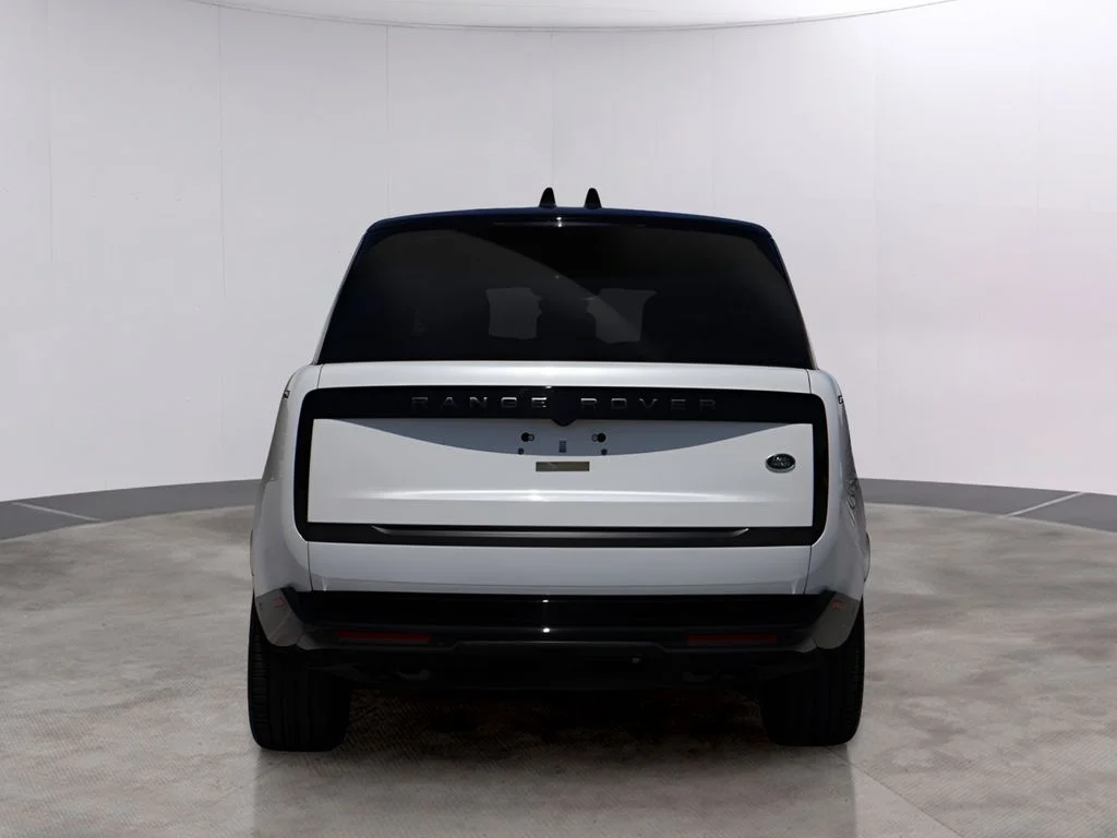 Used 2023 Ostuni Pearl White Land Rover SE image 6