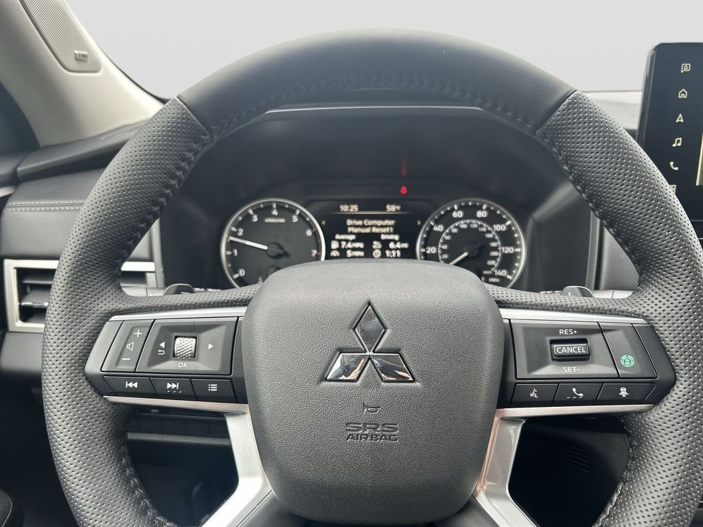 New 2026 WHT DIAMOND Mitsubishi SE image 17