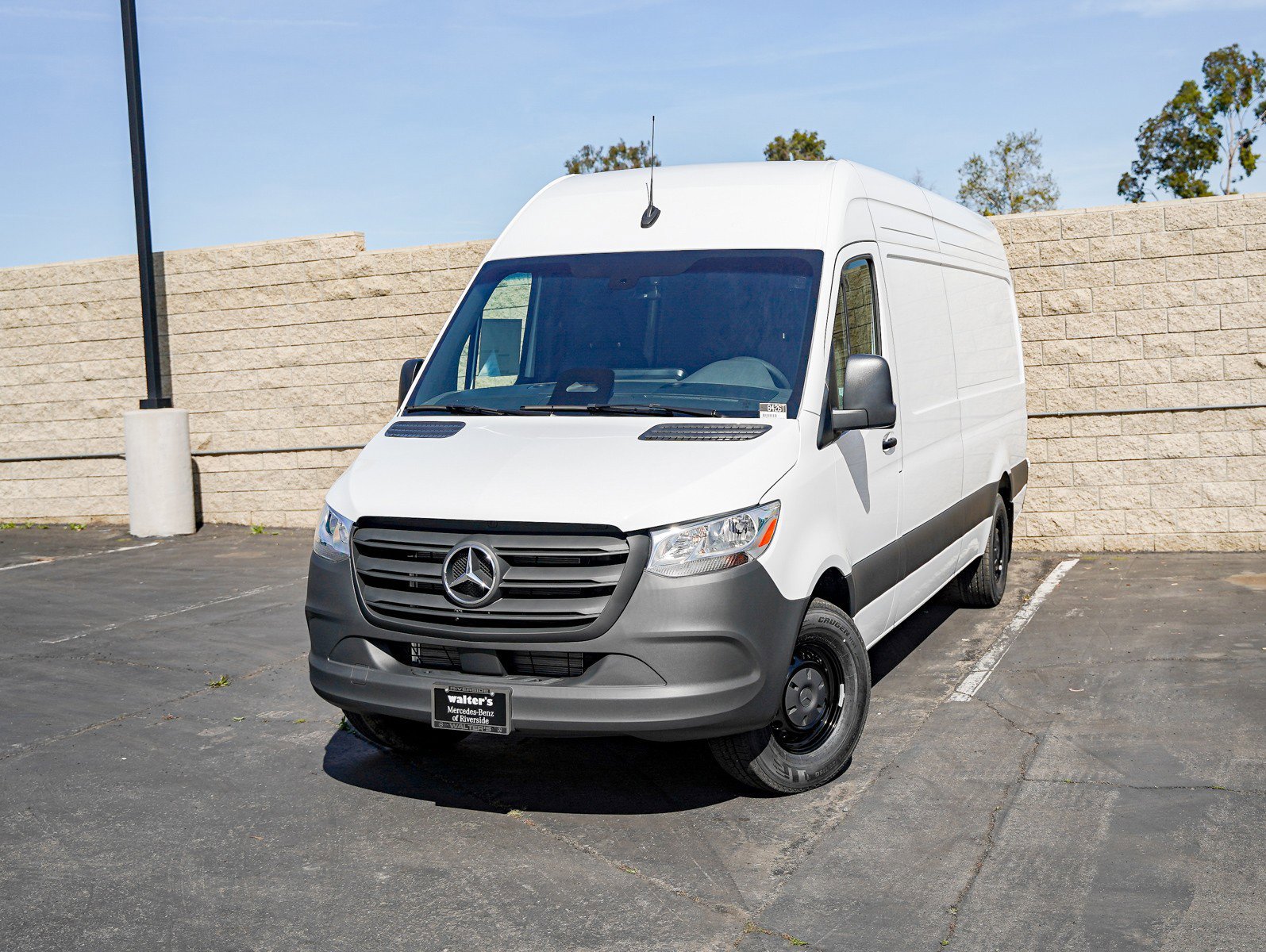 New 2026 Arctic+White Mercedes-Benz 2500 High Roof I4 Diesel 170 RWD image 1