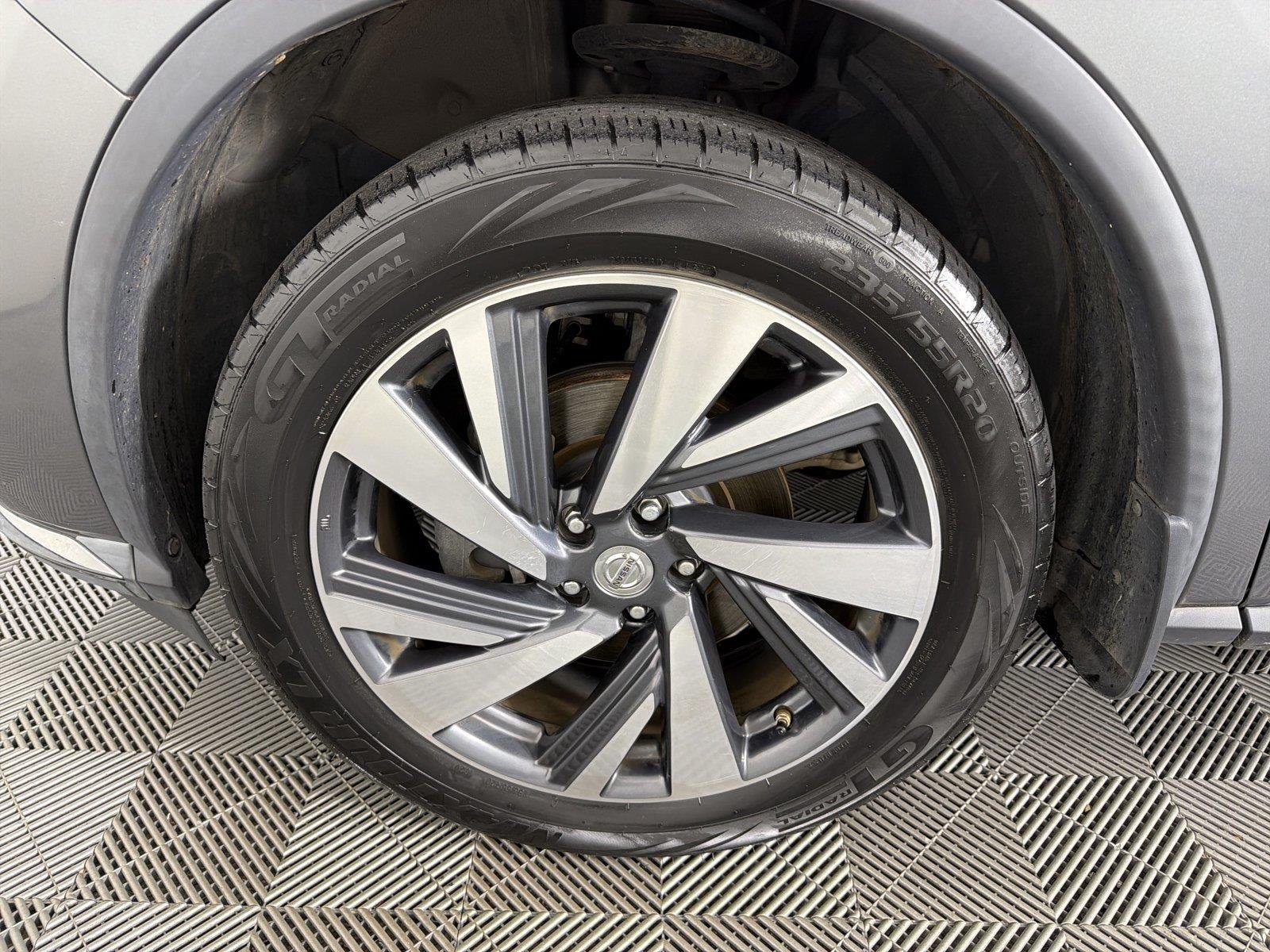 Used 2015 Gray Nissan Platinum image 14