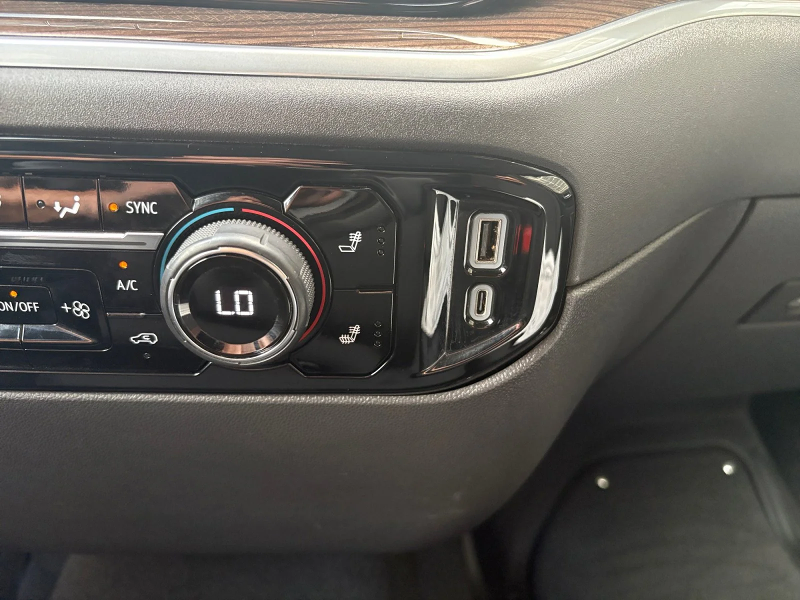 Used 2025 Summit White Chevrolet LT Trail Boss image 18