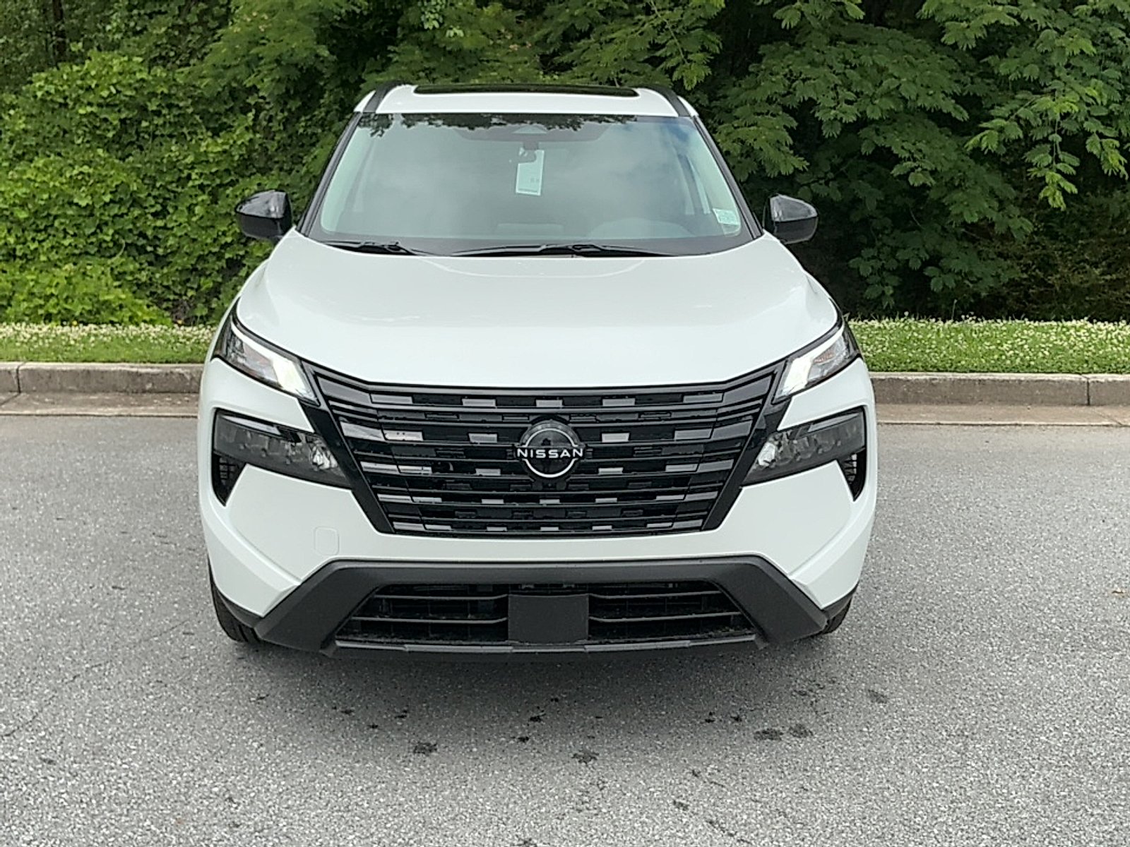 New 2026 Everest White Pearl Tricoat Nissan Dark Armor image 17