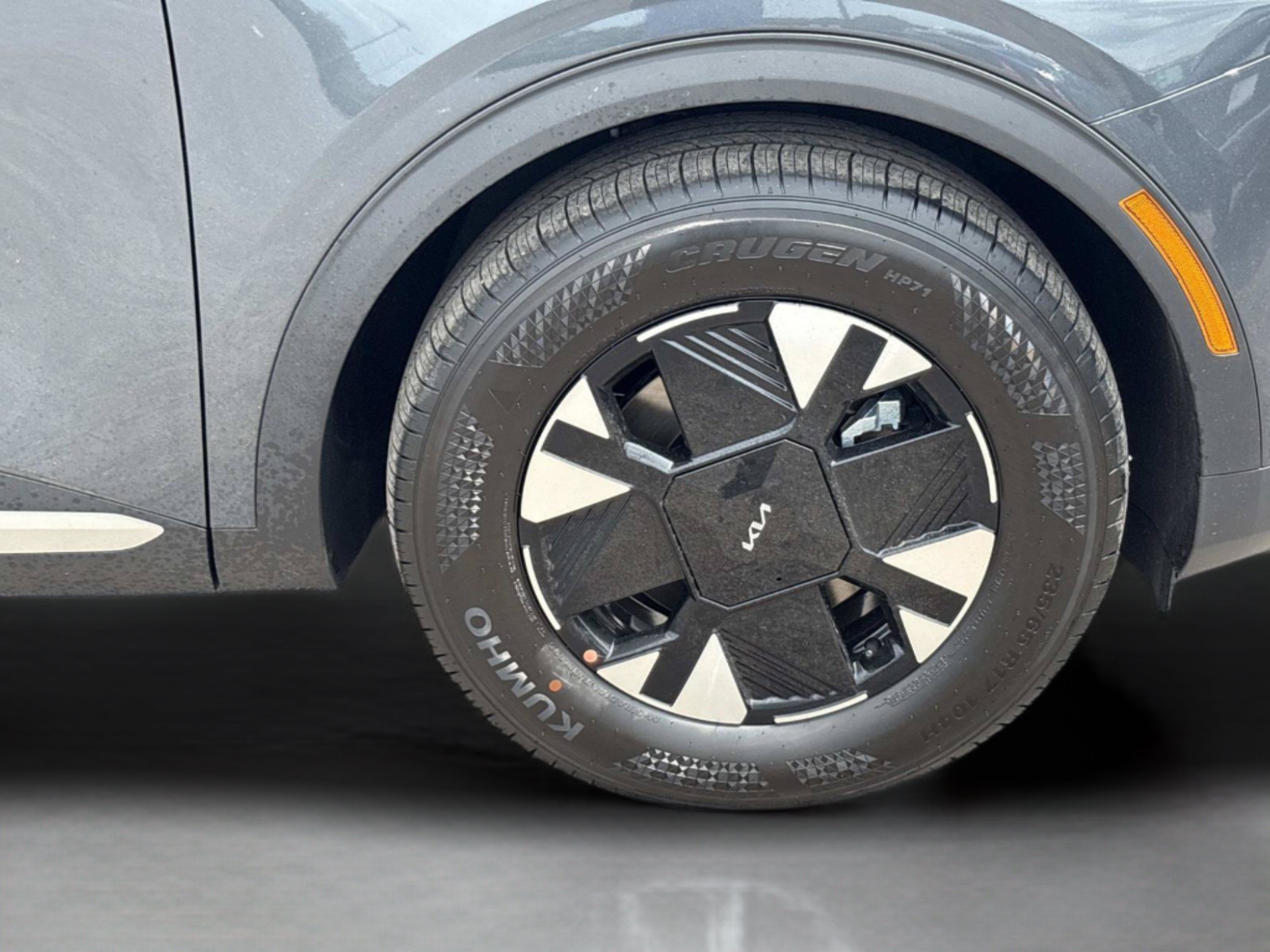 New 2027 Gravity Gray Kia LX image 9