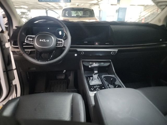 Used 2025 White Kia SX Prestige image 5