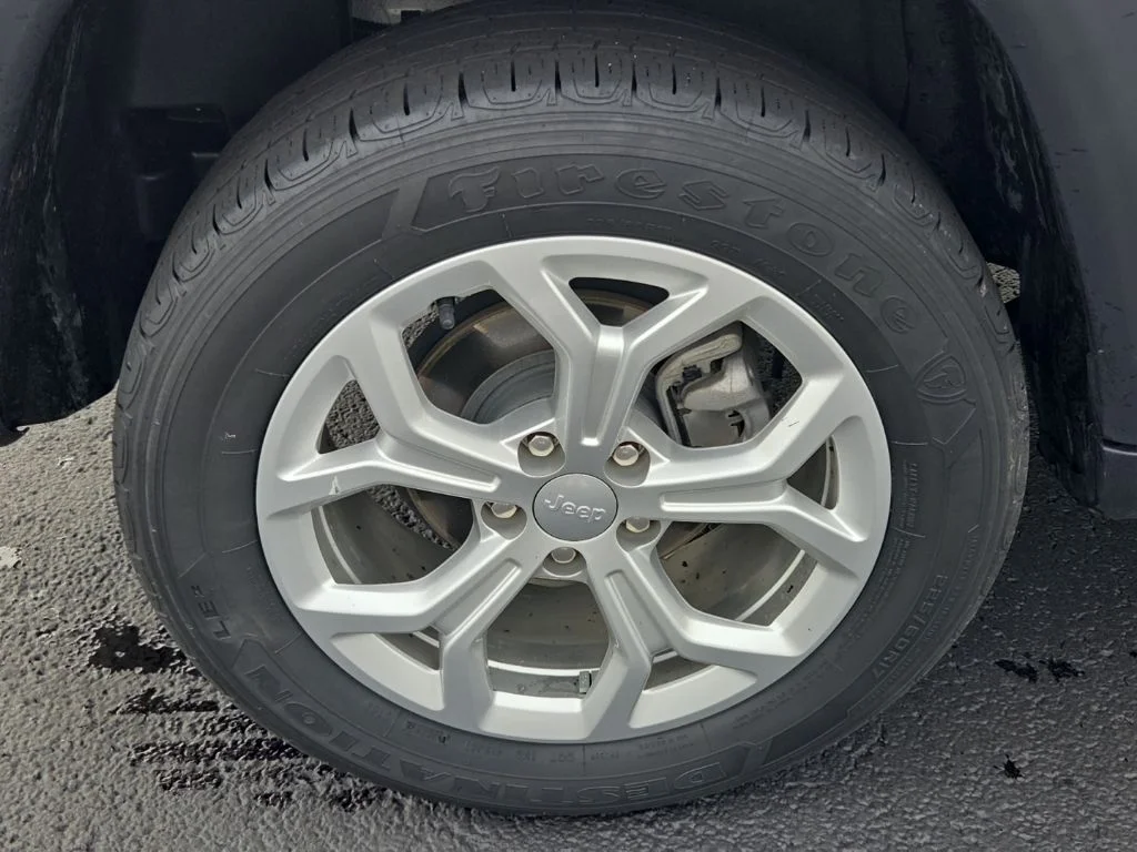 Used 2024 White Jeep Latitude image 11