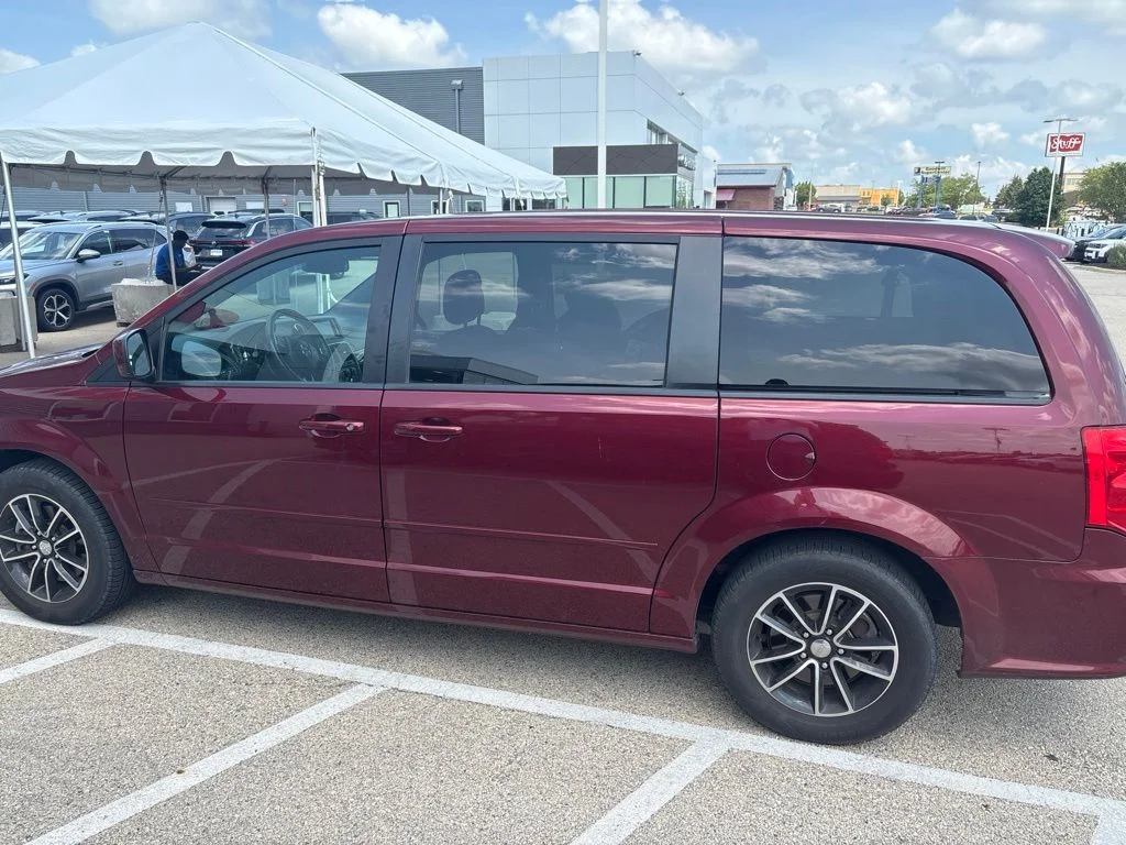 Used 2017 Red Dodge SE Plus image 7