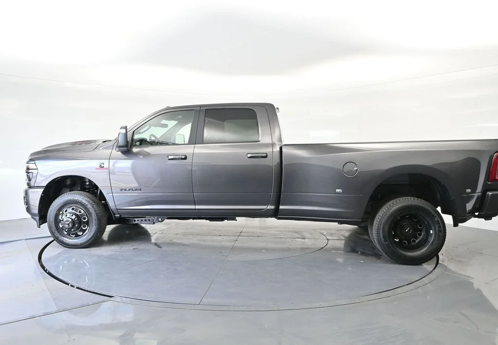 New 2026 Granite Crystal Metallic Clear-Coat Exterior Paint RAM Laramie image 10