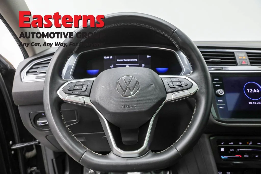 Used 2022 Black Volkswagen 2.0T SE image 10