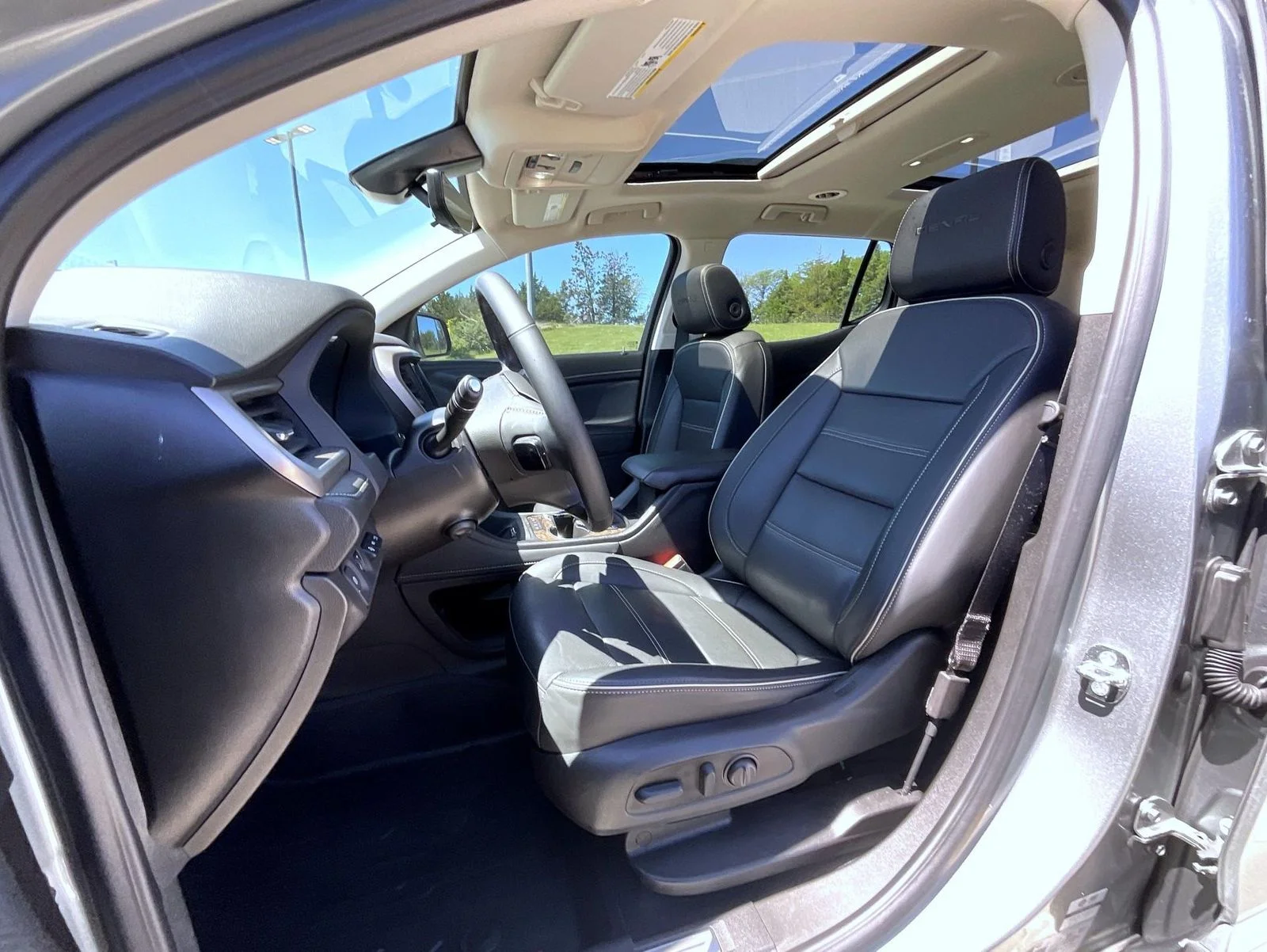 Used 2023 Silver GMC Denali image 11