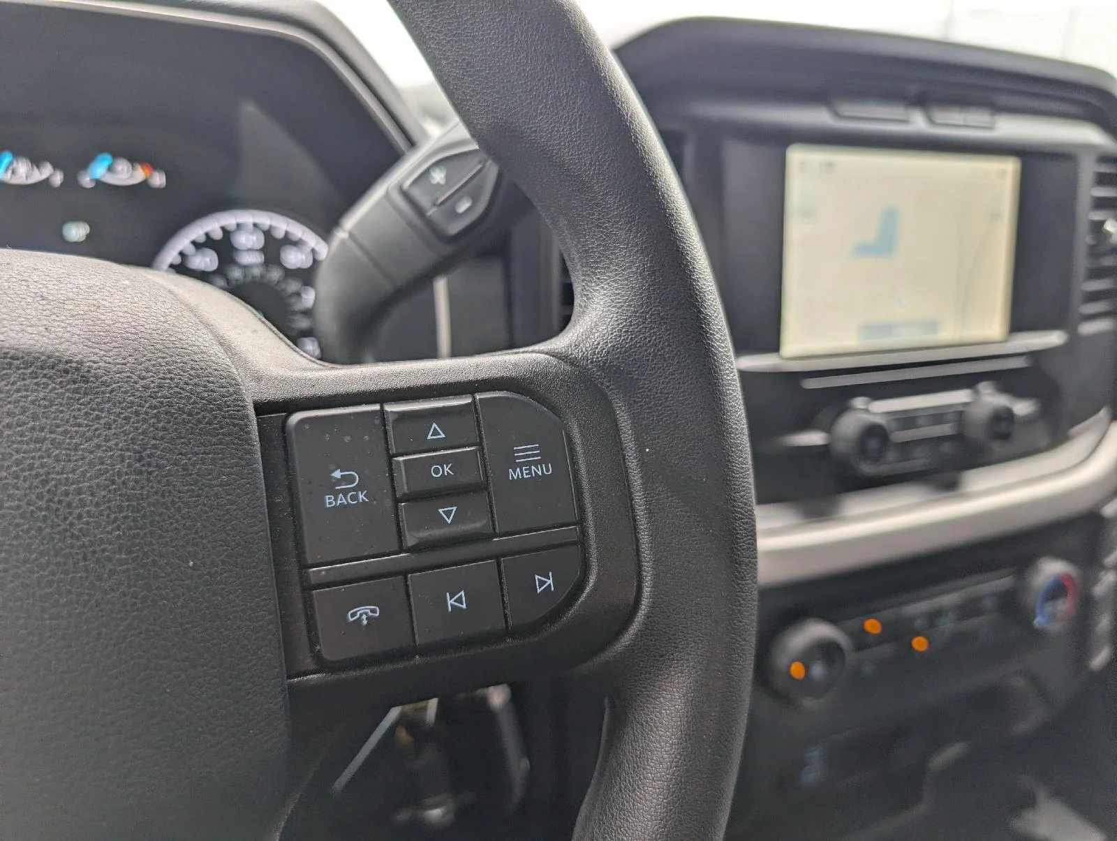 Used 2023  Ford XL image 18