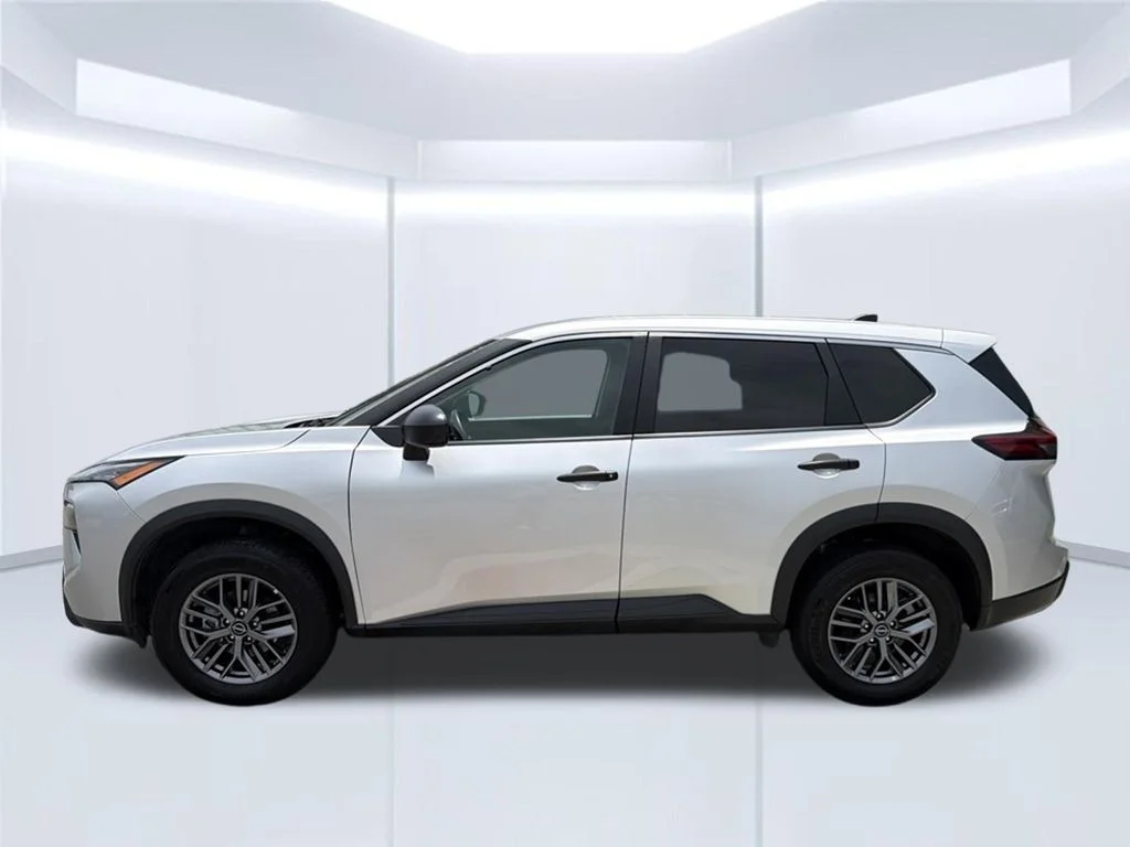 Used 2024 Silver Nissan S image 3