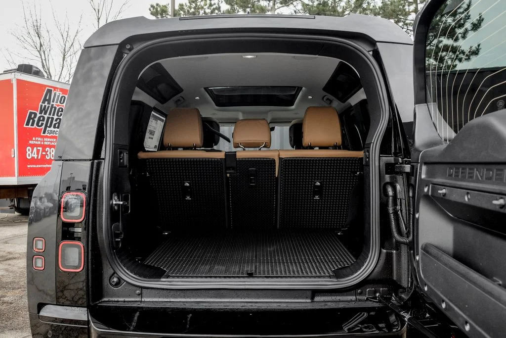 New 2026 Carpathian Grey Land Rover X-Dynamic SE image 9
