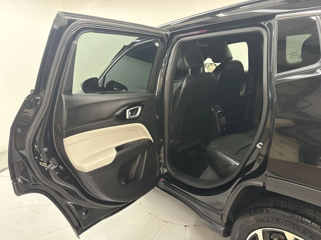 Used 2023 Diamond Black Jeep Limited image 14