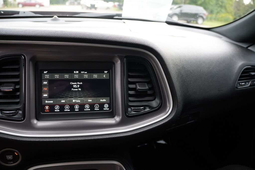 Used 2022 Red Dodge SXT image 21