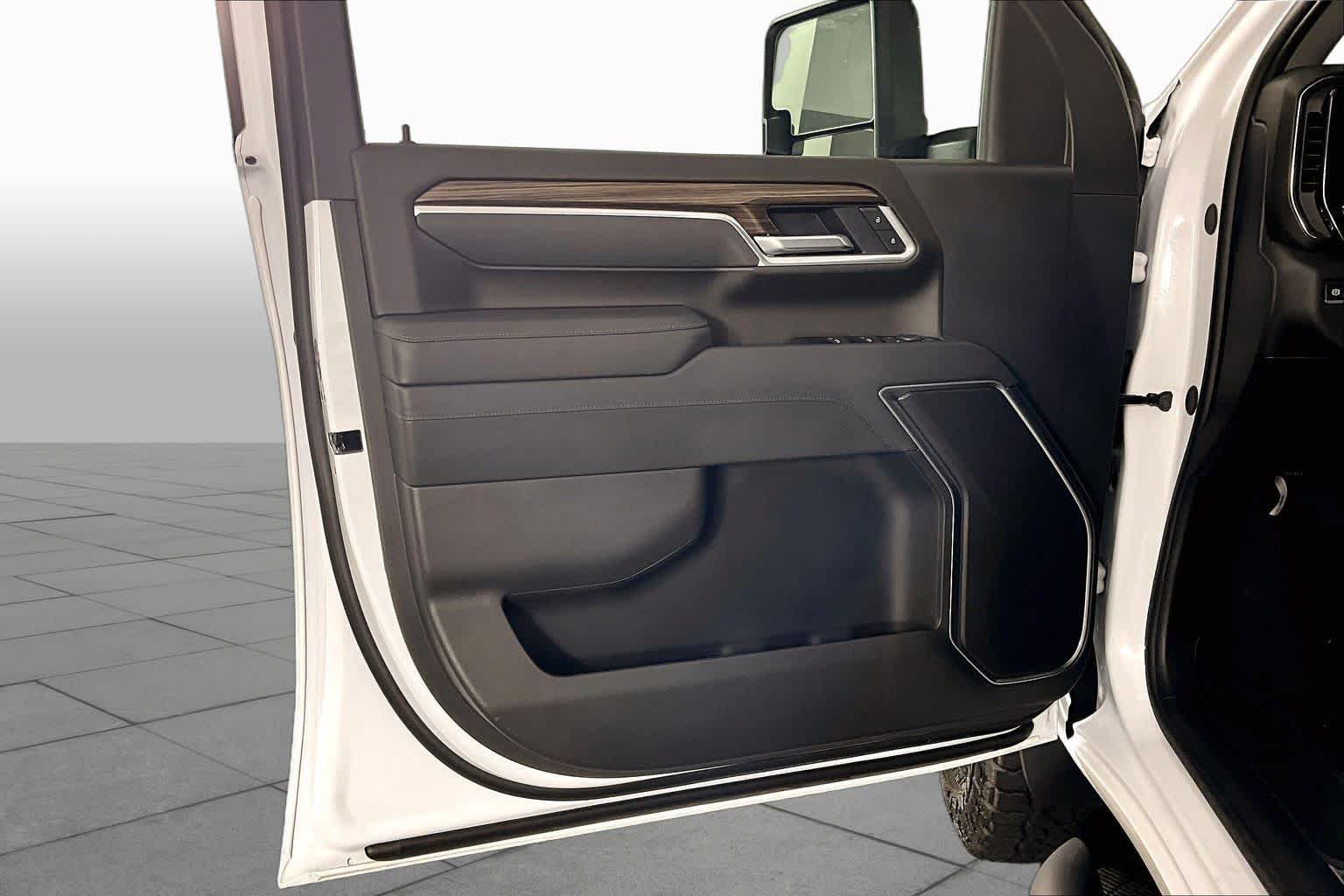 Used 2026 Summit White Chevrolet LT image 21