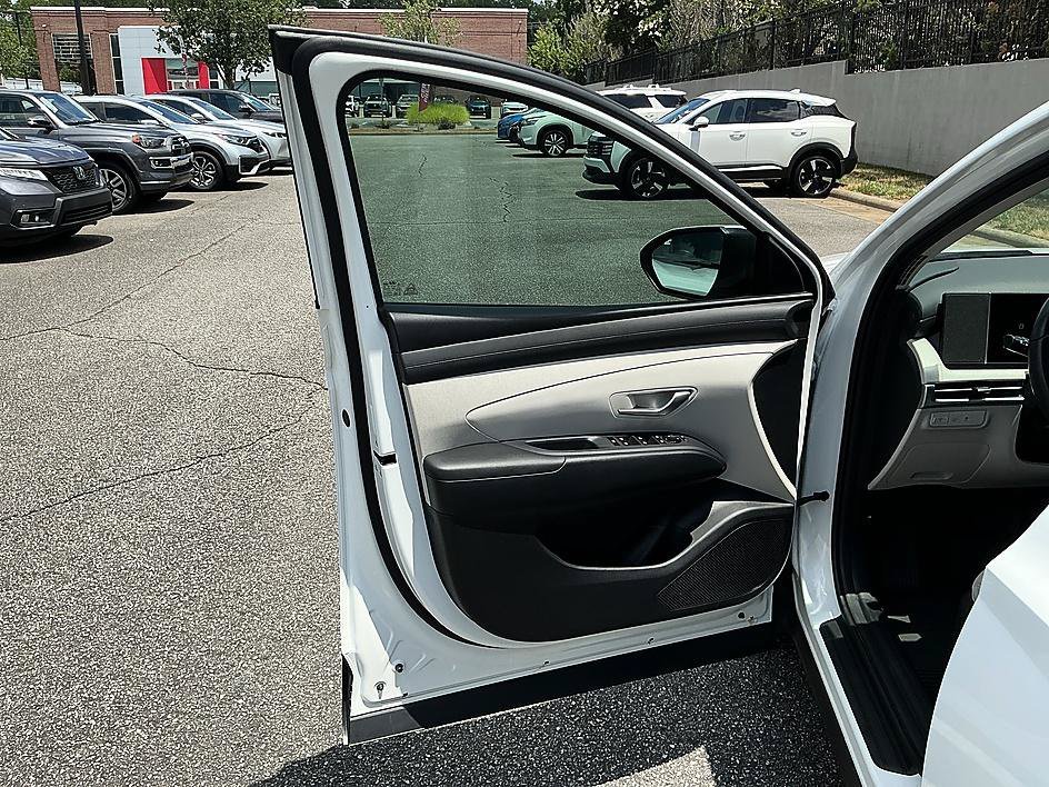 Used 2025 Serenity White Pearl Hyundai SEL Convenience image 11