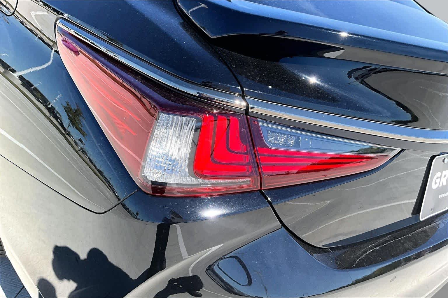 Used 2024 Obsidian Lexus F SPORT Handling image 27