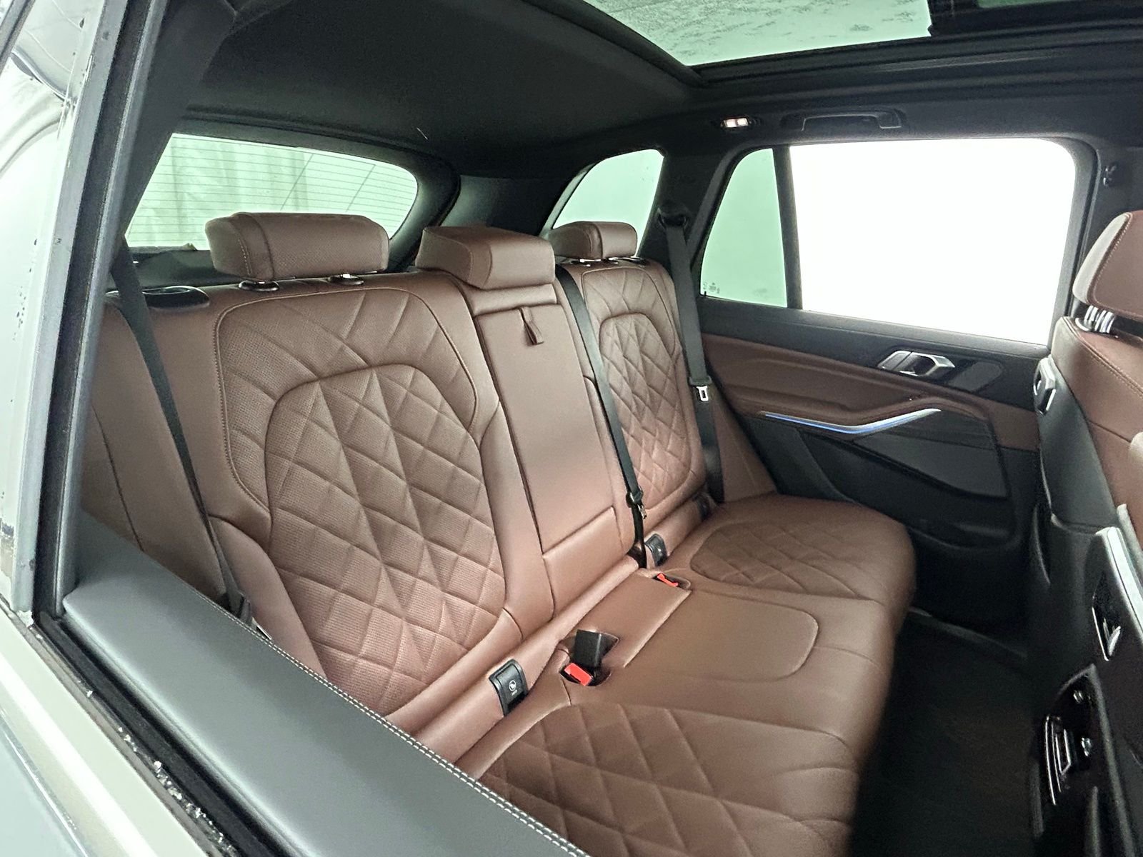 New 2026 Skyscraper Grey Metallic BMW xDrive50e image 41